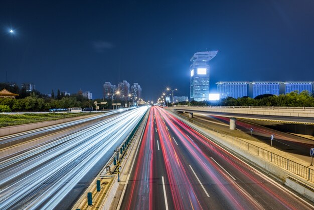 Jak rozwój technologii wpływa na przyszłość transportu miejskiego?